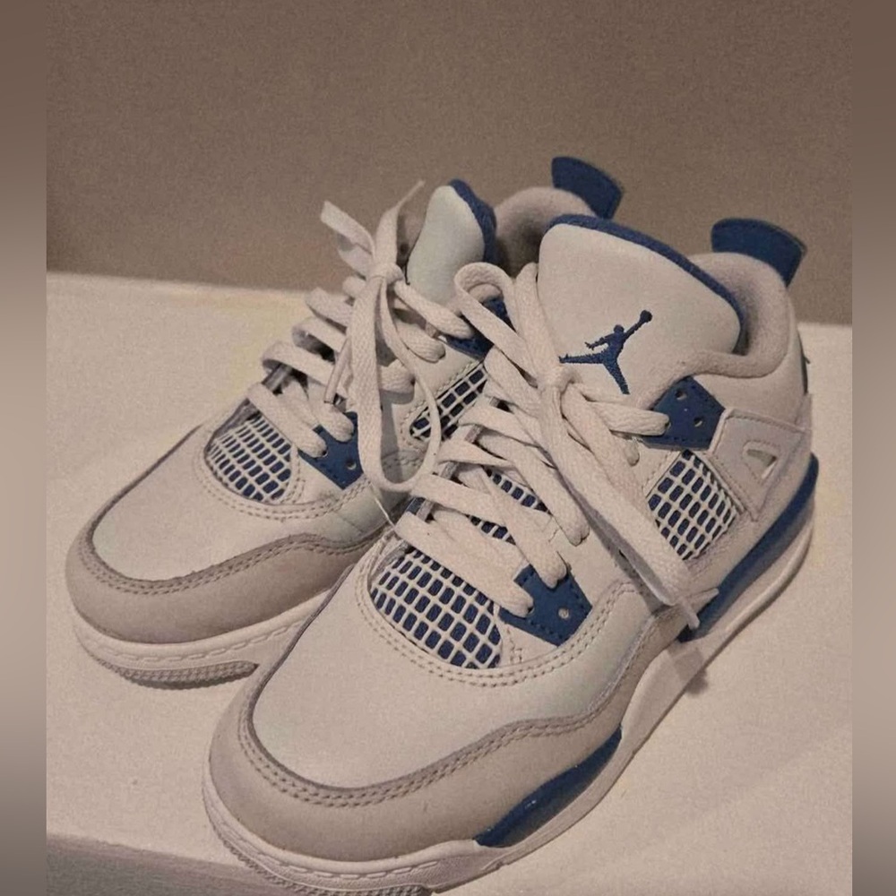 Kids Jordan Retro 4 
Size 13